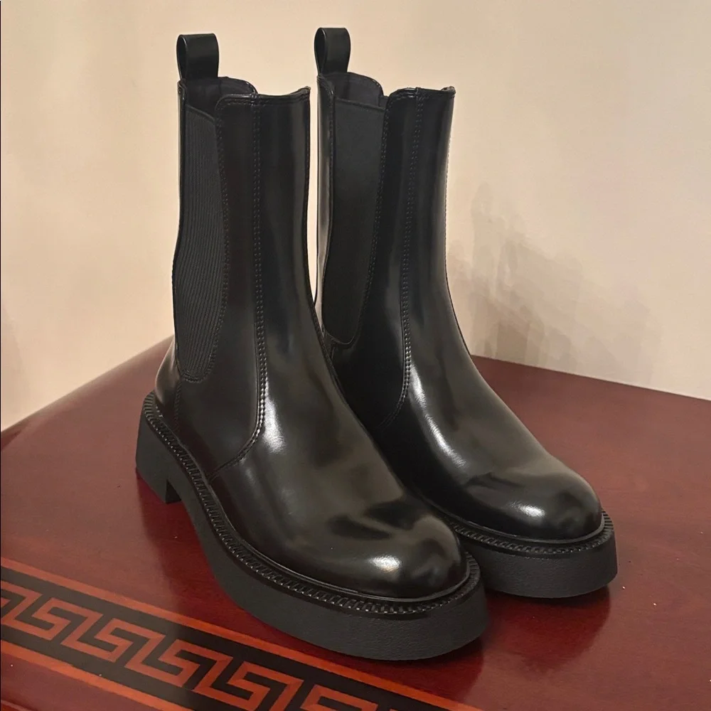 Zara Chelsea combination vegan leather chunky sole black ankle booties sz.6